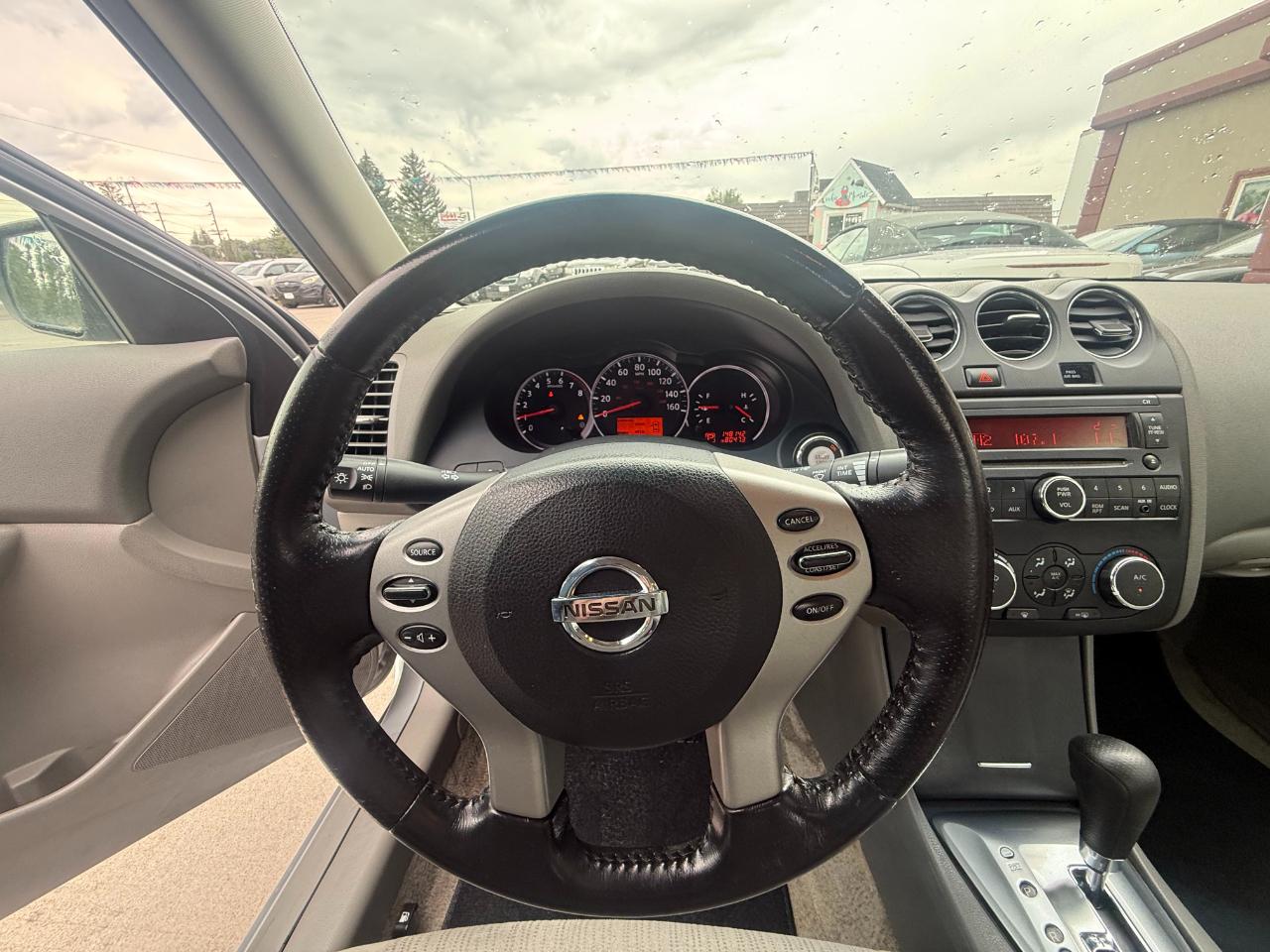 Nissan Altima Base 2010