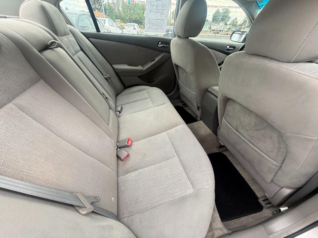 Nissan Altima Base 2010