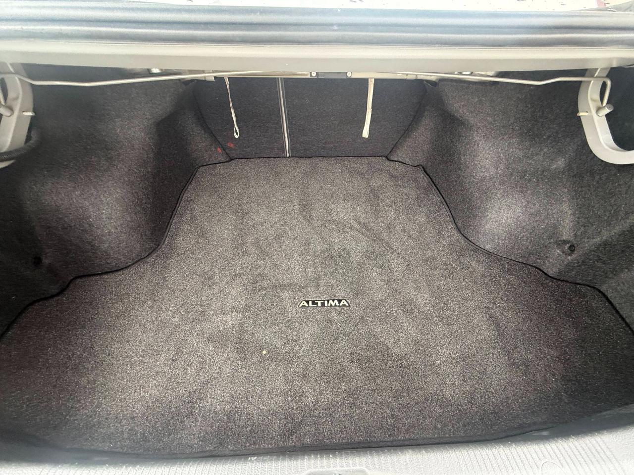 Nissan Altima Base 2010