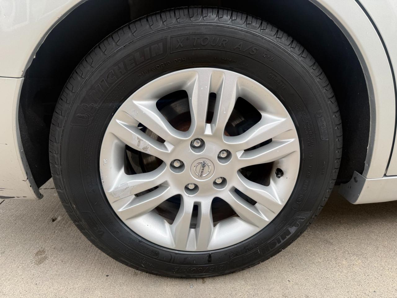 Nissan Altima Base 2010