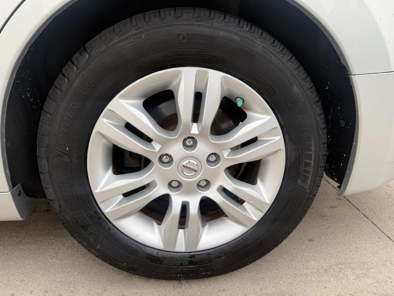 Nissan Altima Base 2010