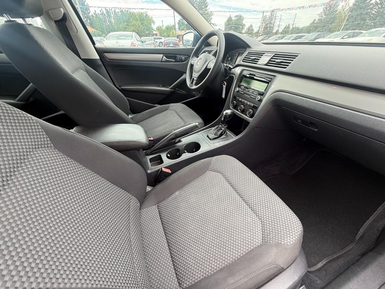Volkswagen Passat S 2013
