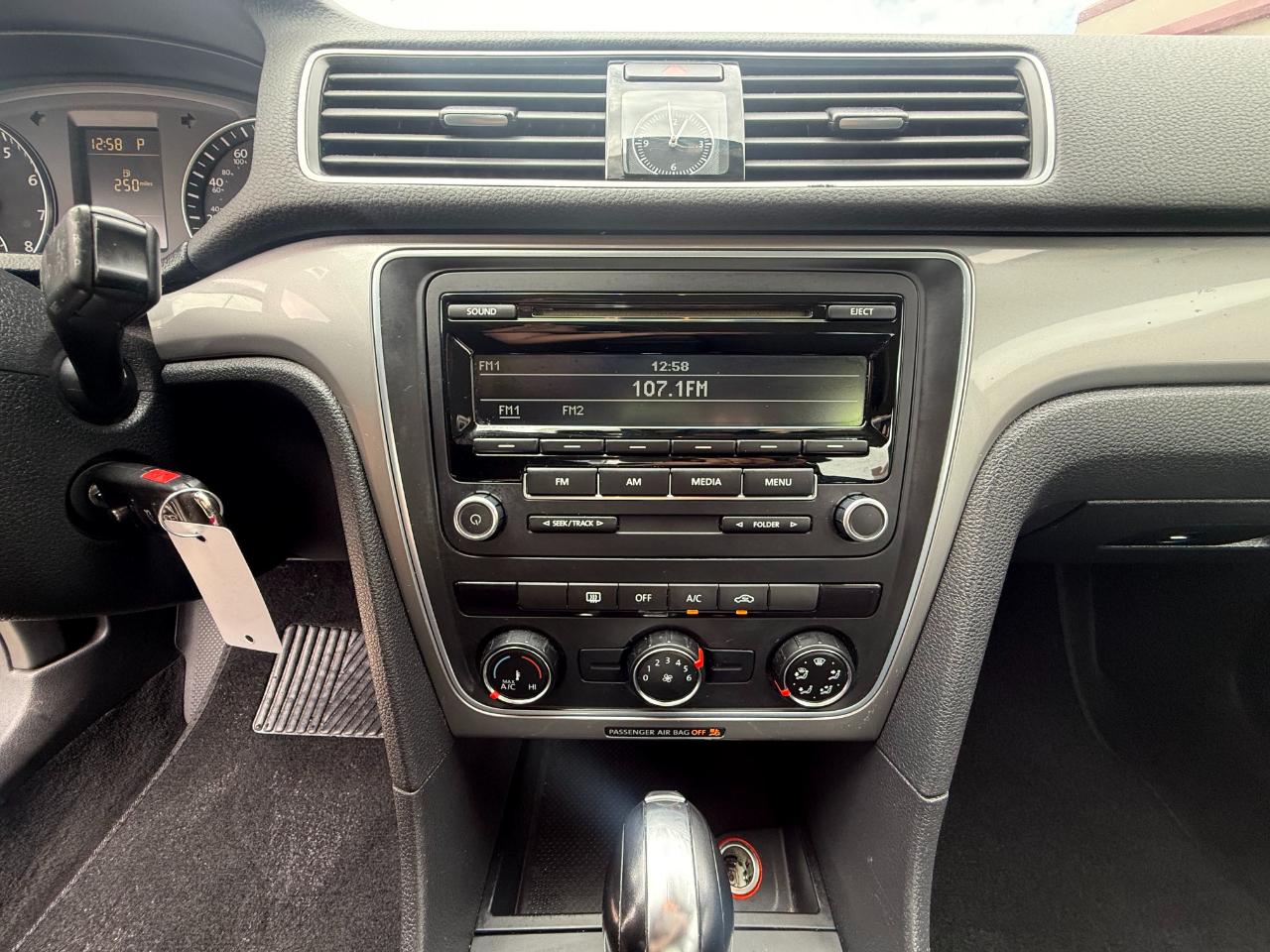 Volkswagen Passat S 2013