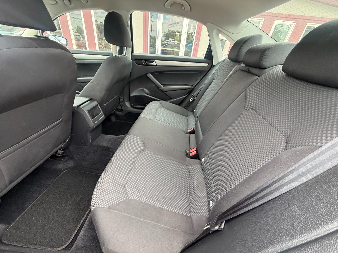 Volkswagen Passat S 2013
