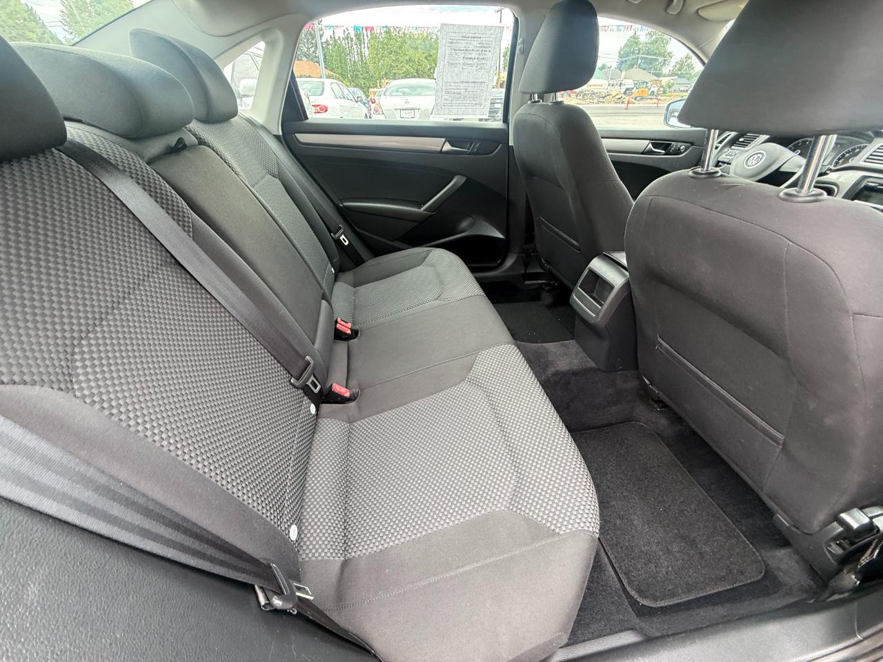 Volkswagen Passat S 2013