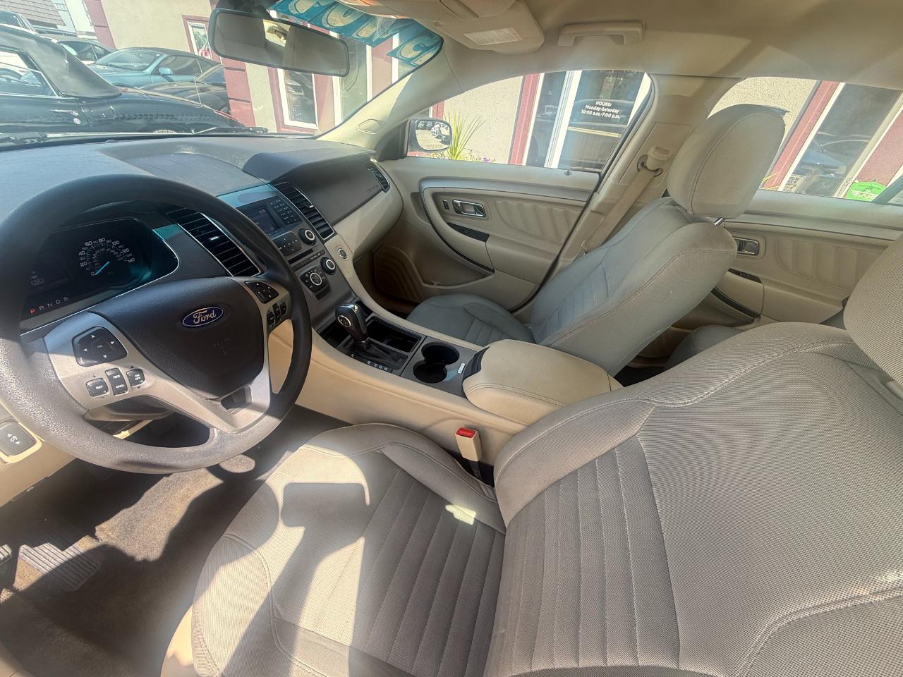 Ford Taurus SE 2015