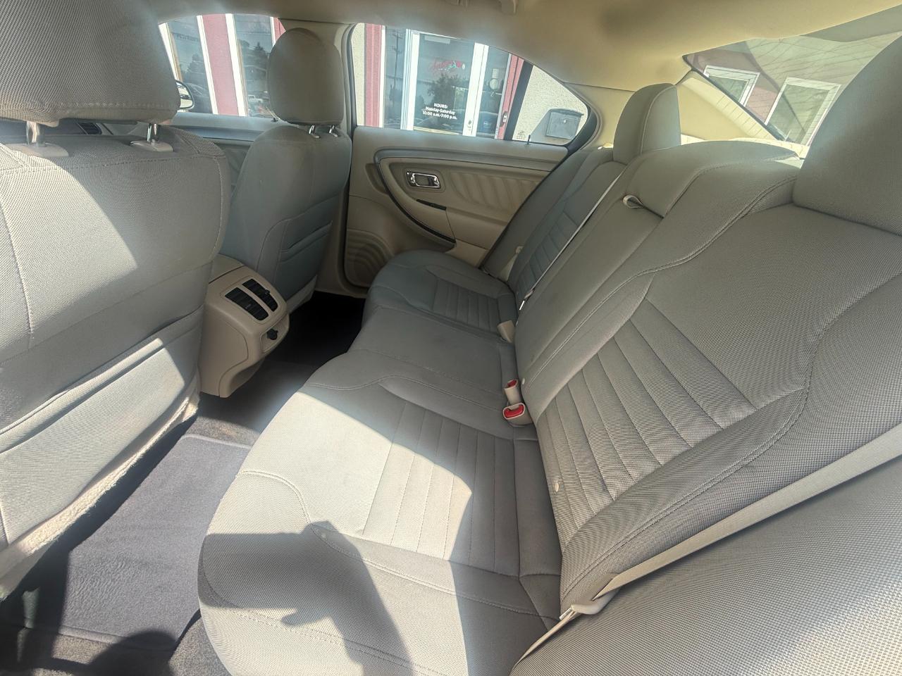Ford Taurus SE 2015