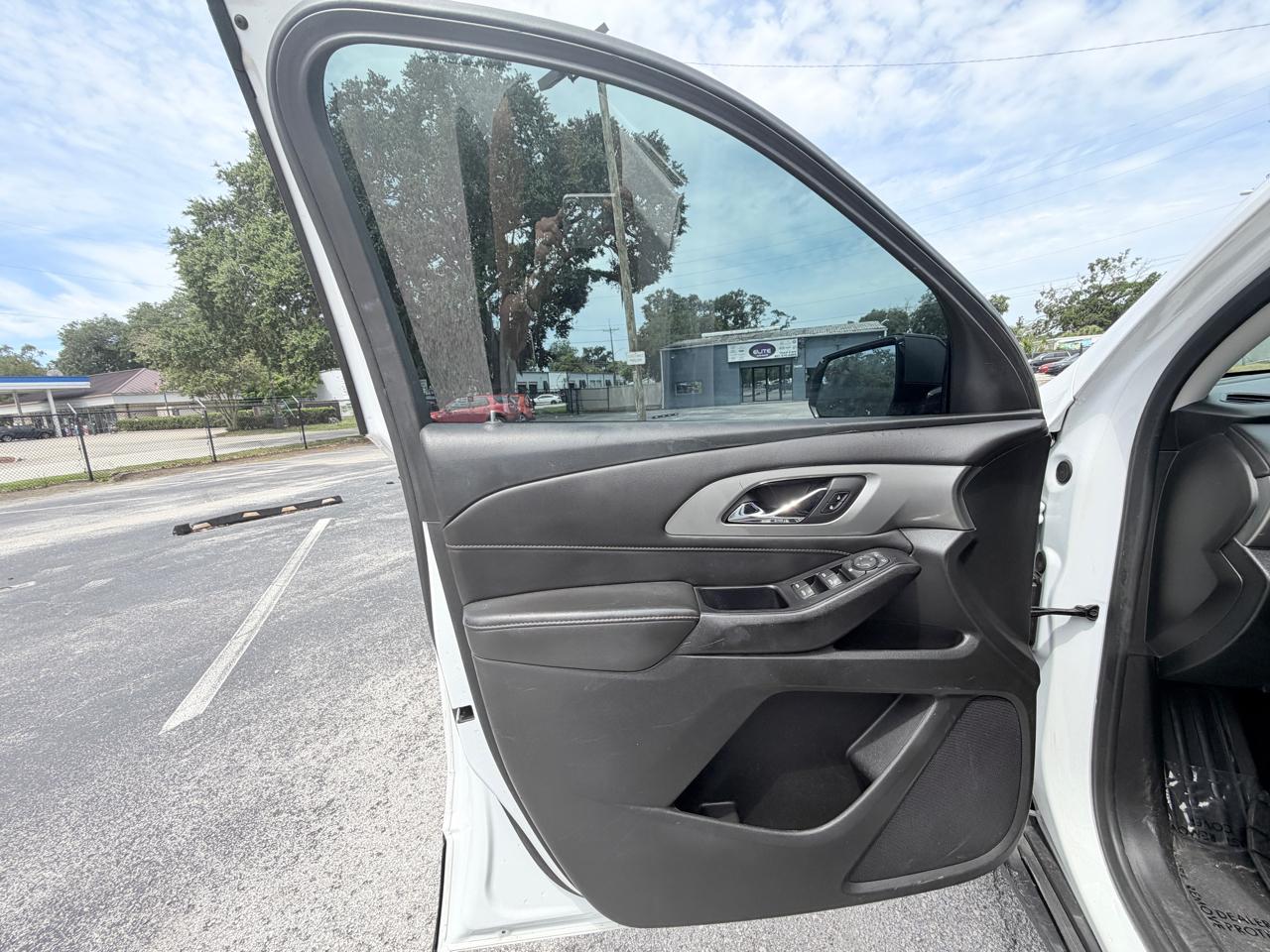 2020 Chevrolet Traverse LS - Photo 13