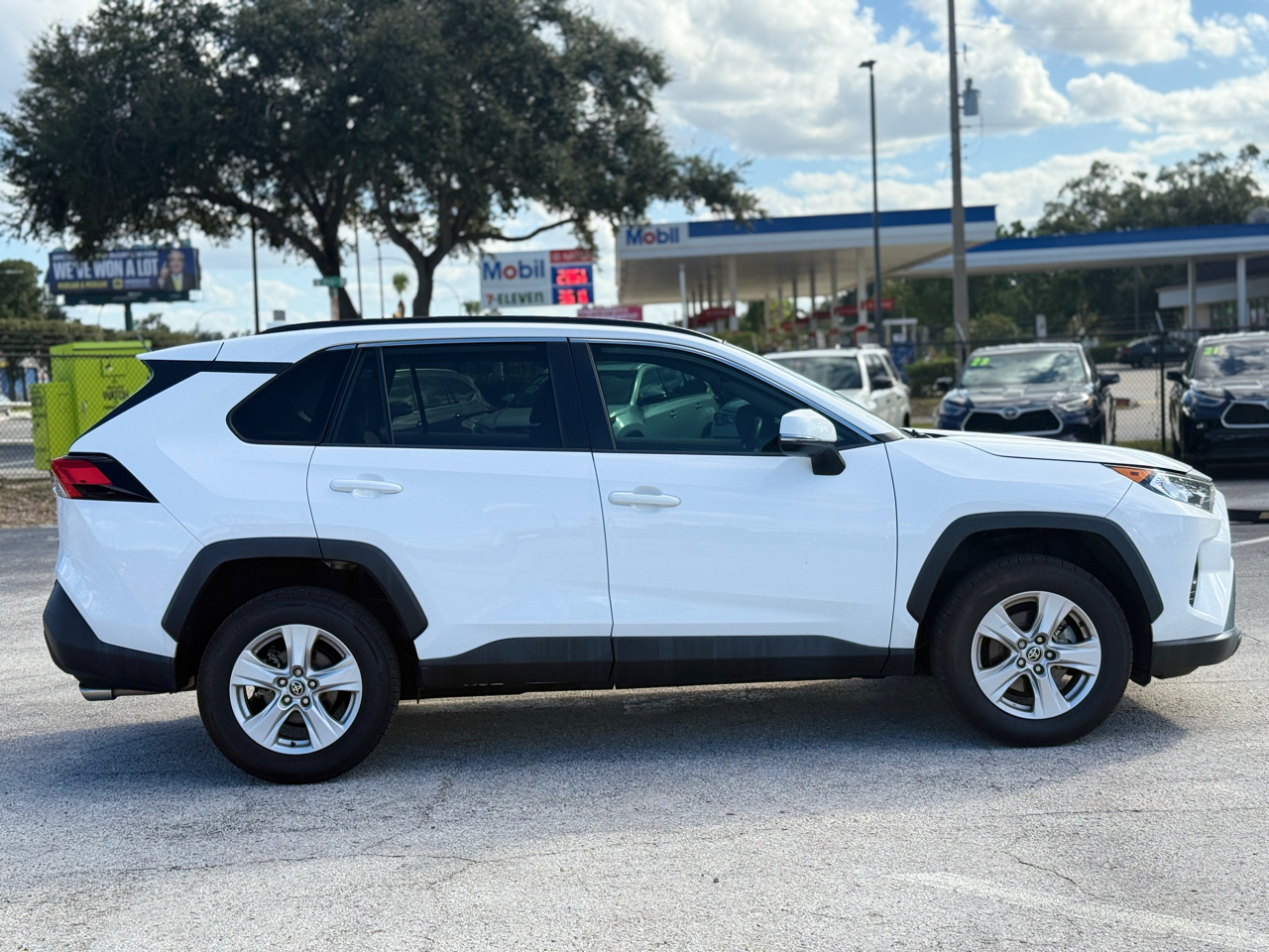 Toyota RAV4 XLE 2021
