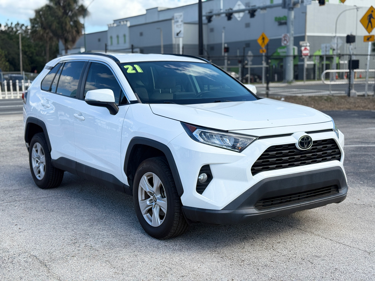 Toyota RAV4 XLE 2021