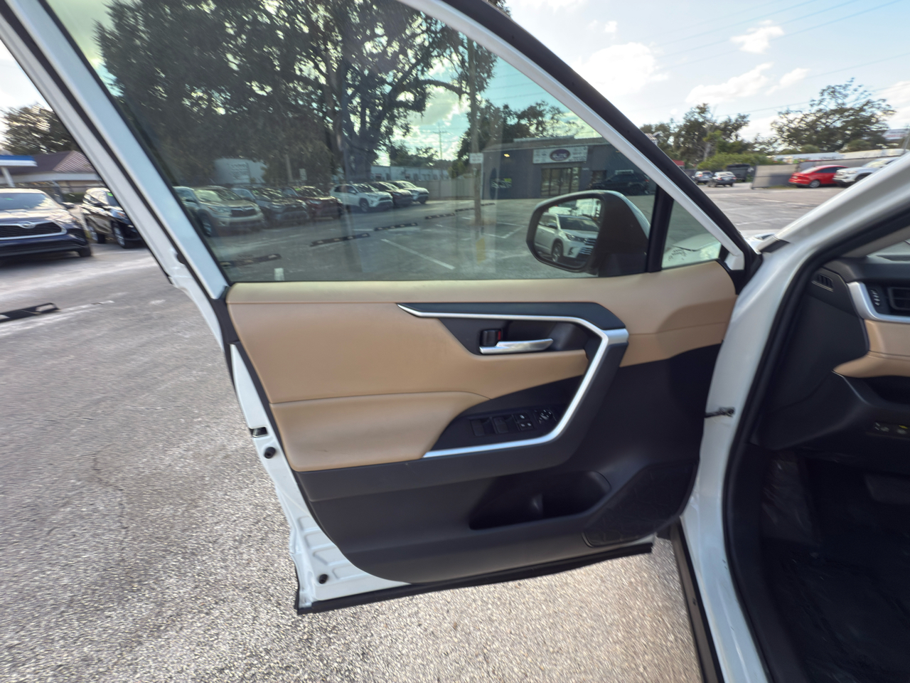 Toyota RAV4 XLE 2021