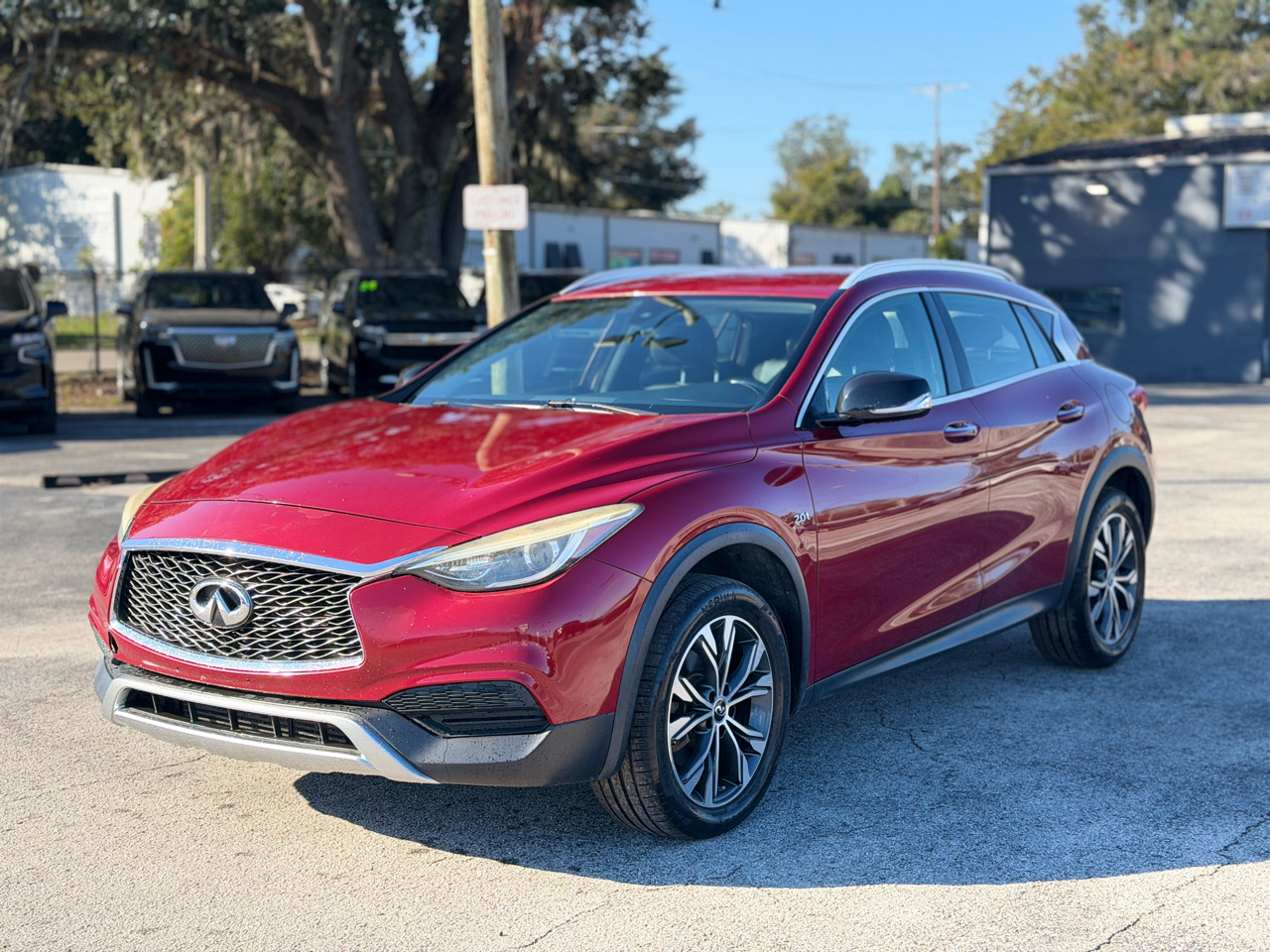 2017 INFINITI QX30 Luxury's photo