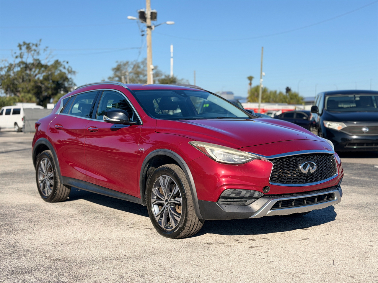 2017 INFINITI QX30 Luxury