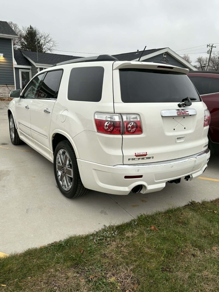 GMC Acadia  2011