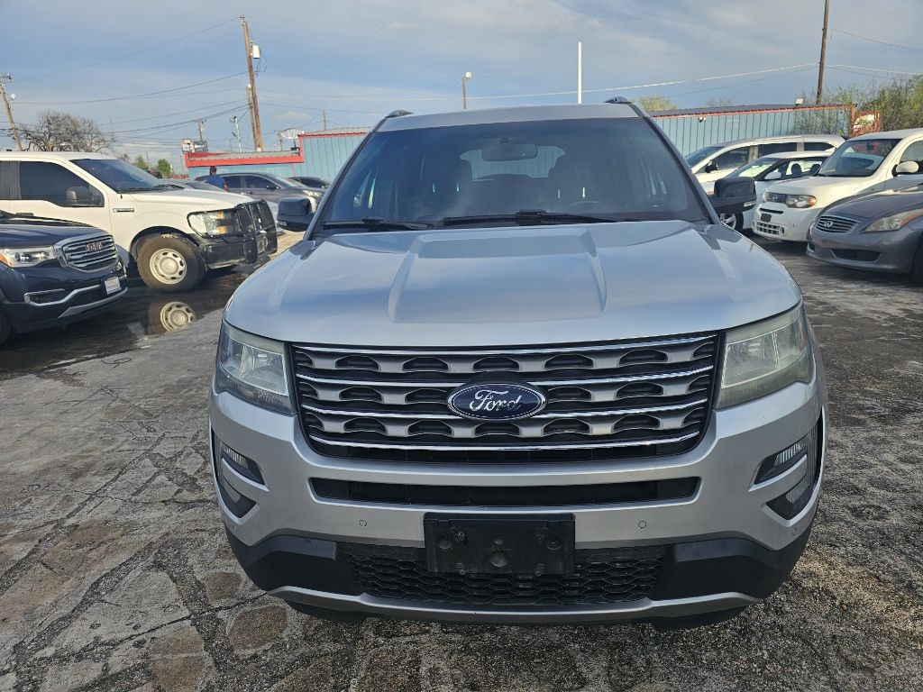2016 Ford Explorer XLT's photo