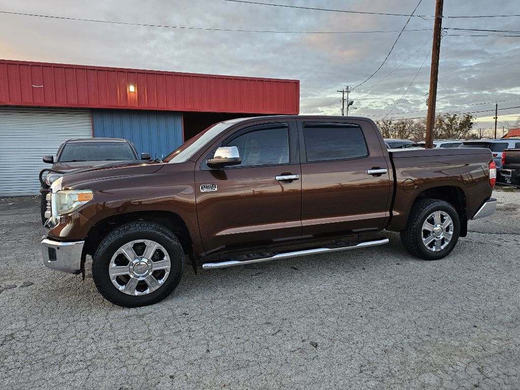 Toyota Tundra  2015
