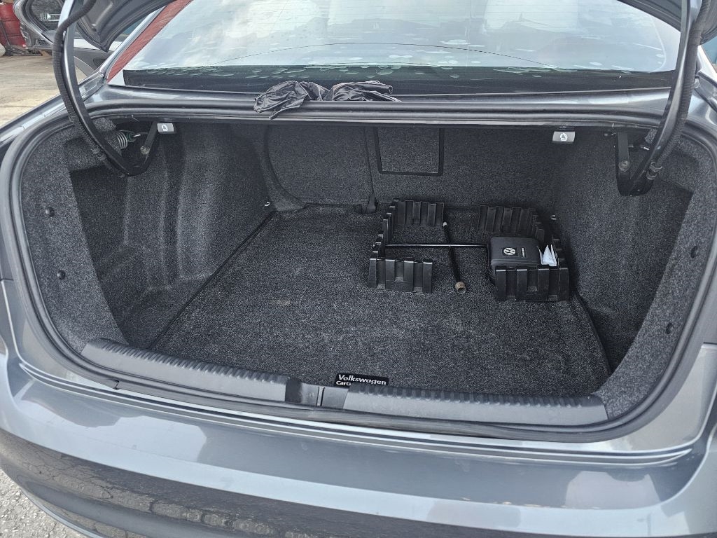 Volkswagen Jetta  2016