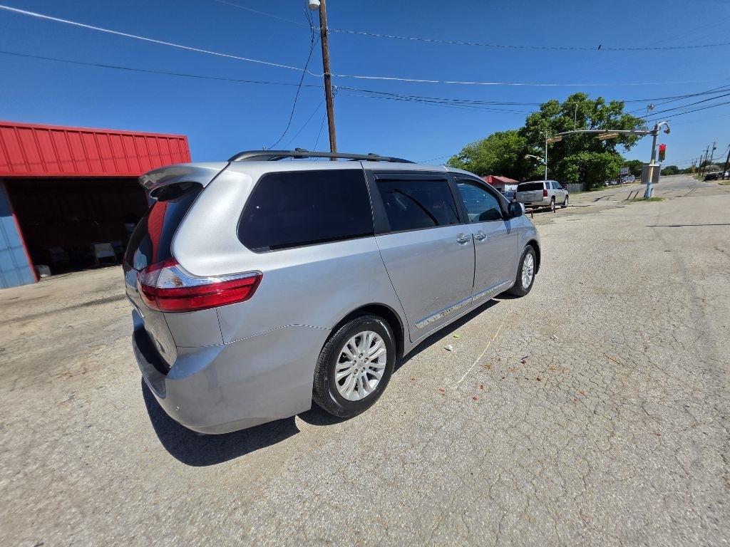 Toyota Sienna  2015