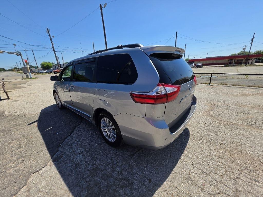 Toyota Sienna  2015
