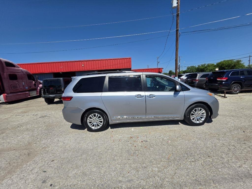 Toyota Sienna  2015
