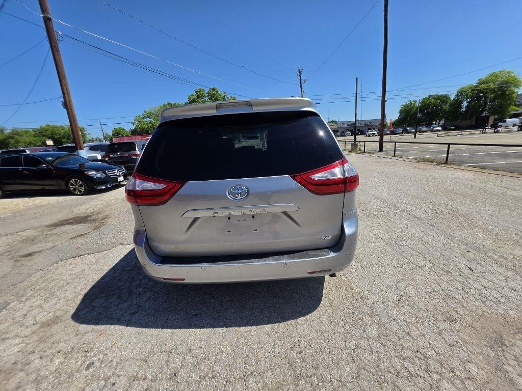 Toyota Sienna  2015