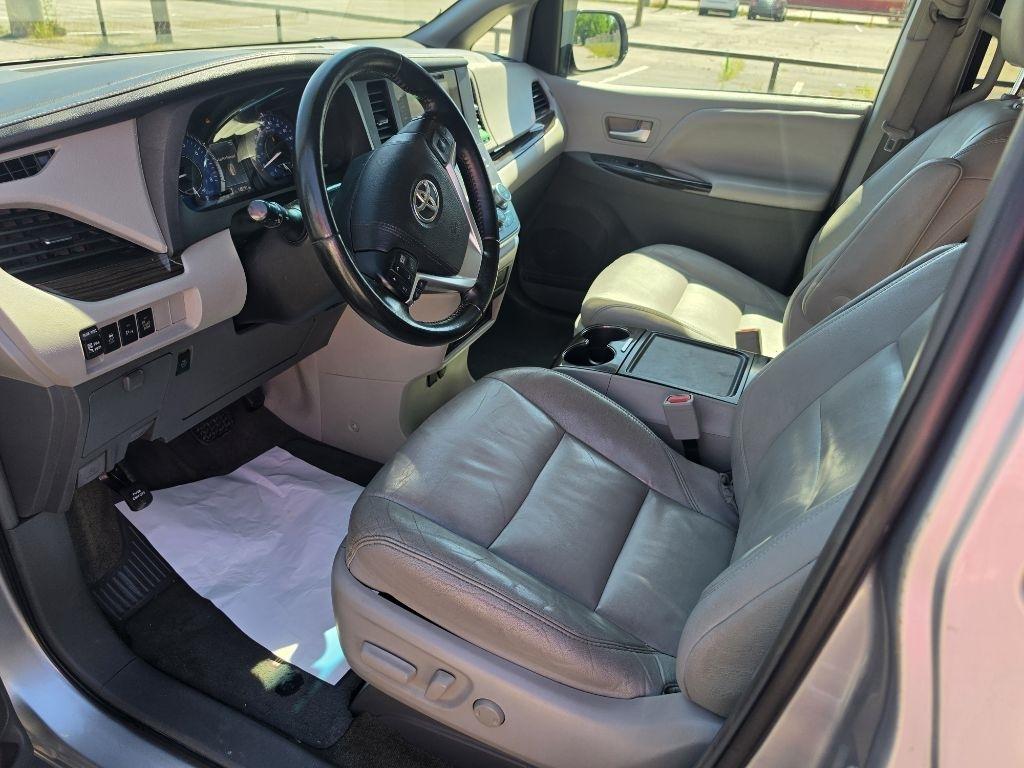 Toyota Sienna  2015