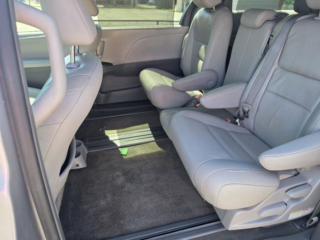 Toyota Sienna  2015