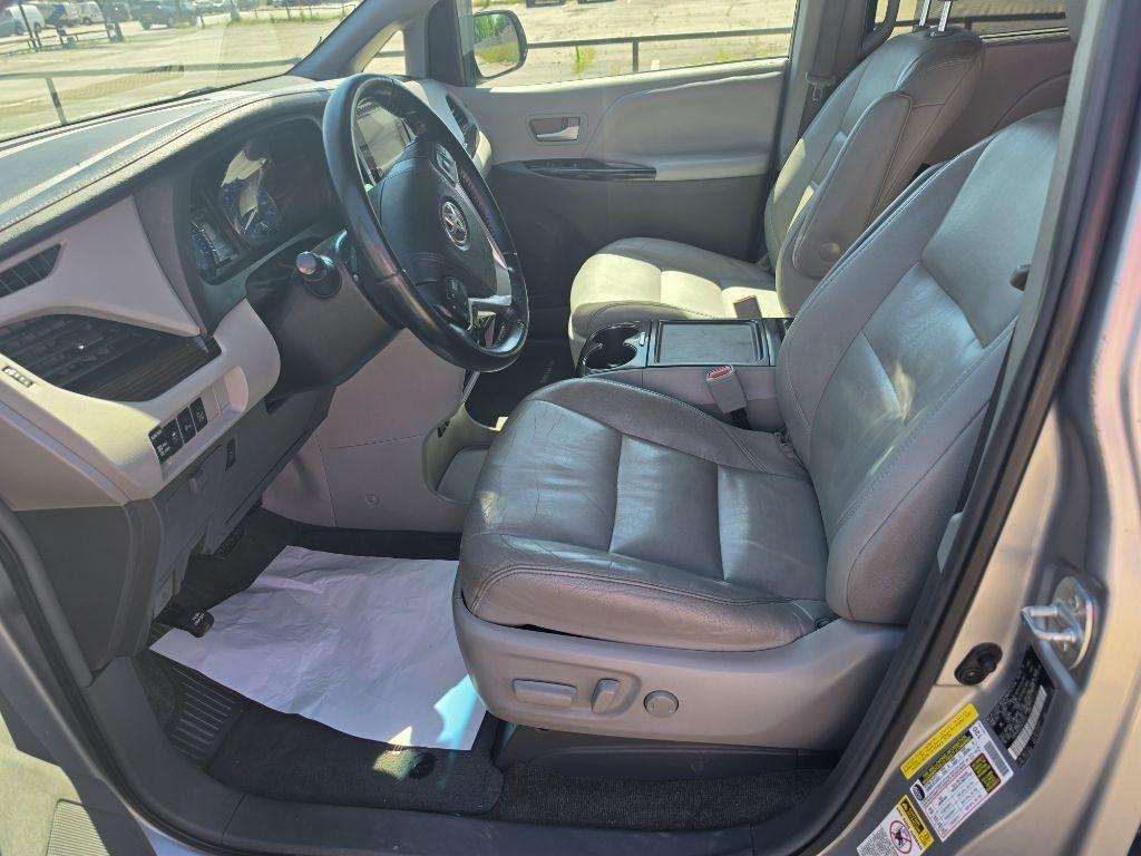 Toyota Sienna  2015