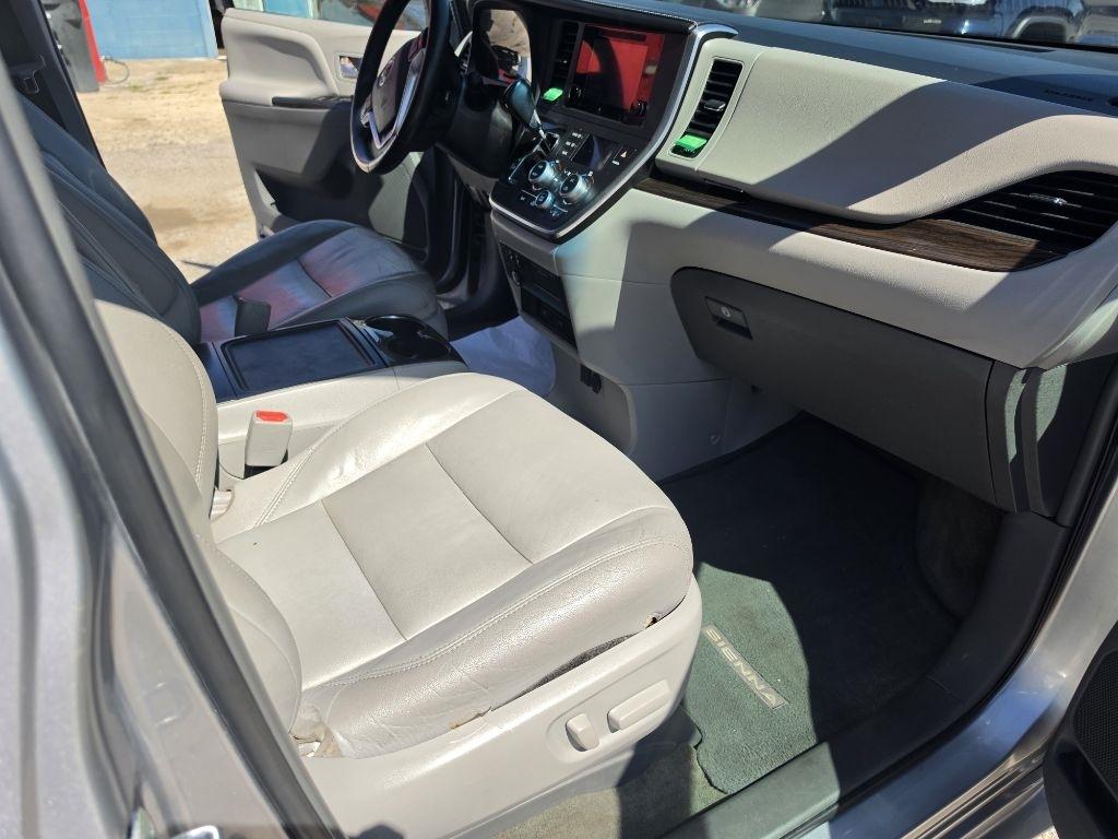 Toyota Sienna  2015