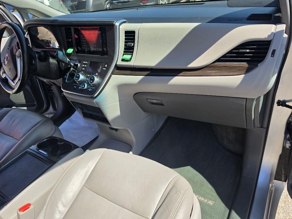 Toyota Sienna  2015
