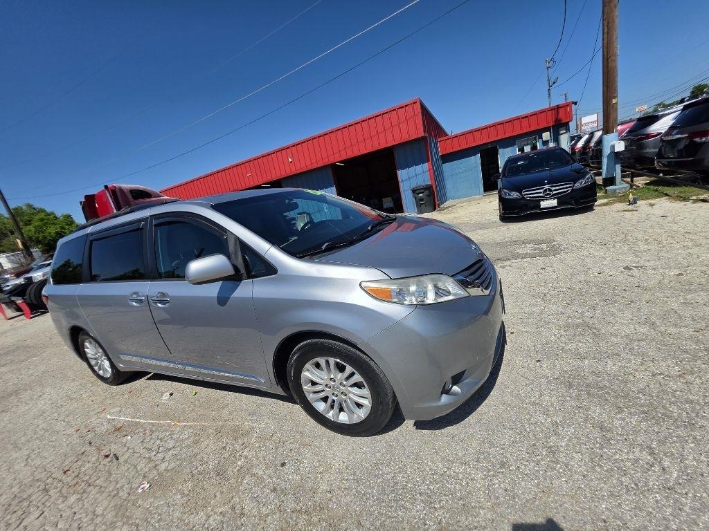 Toyota Sienna  2015