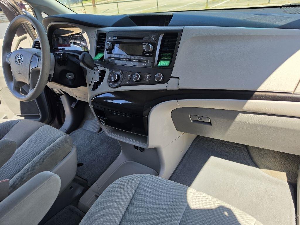 Toyota Sienna  2014