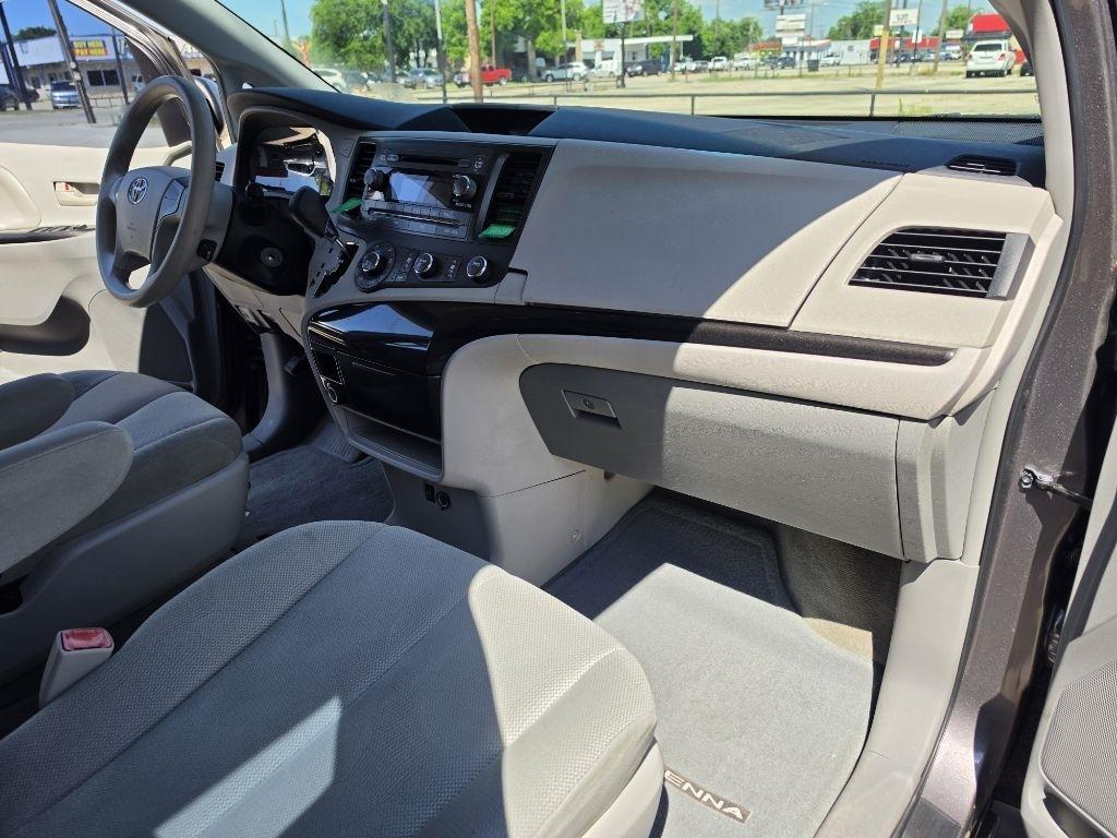 Toyota Sienna  2014