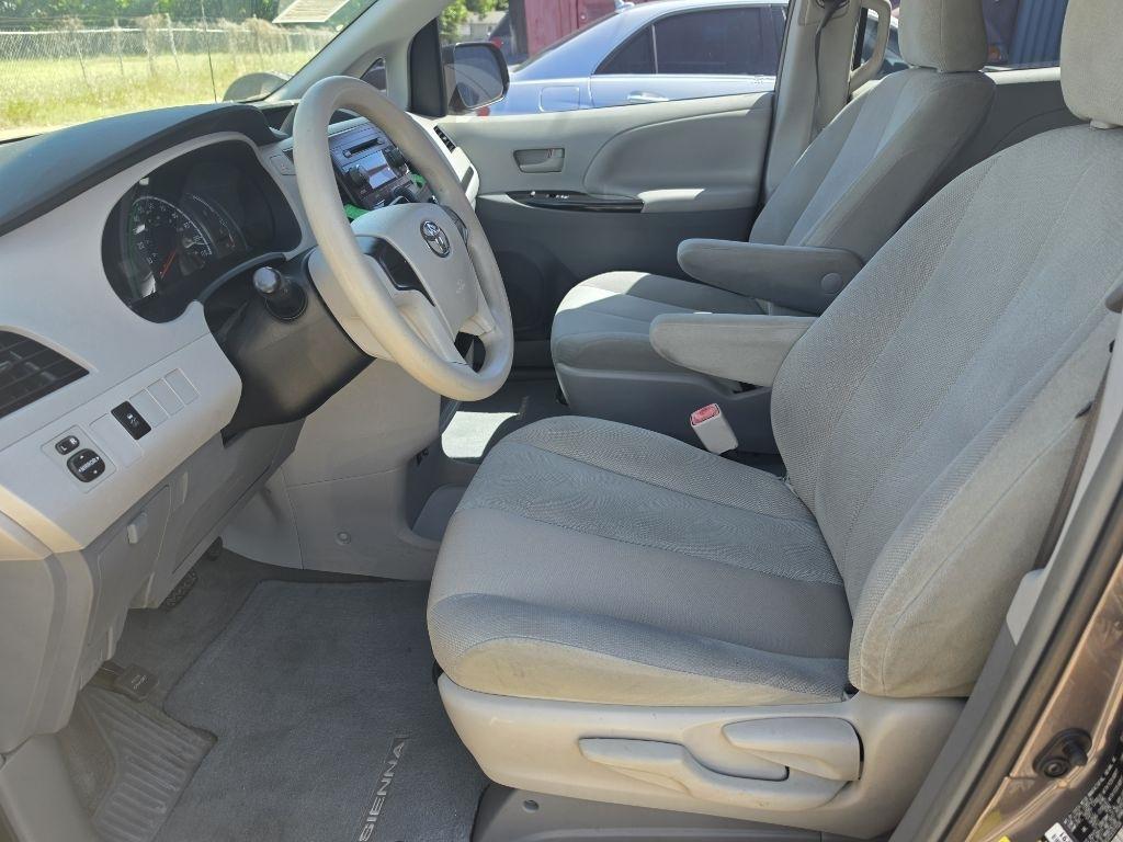 Toyota Sienna  2014