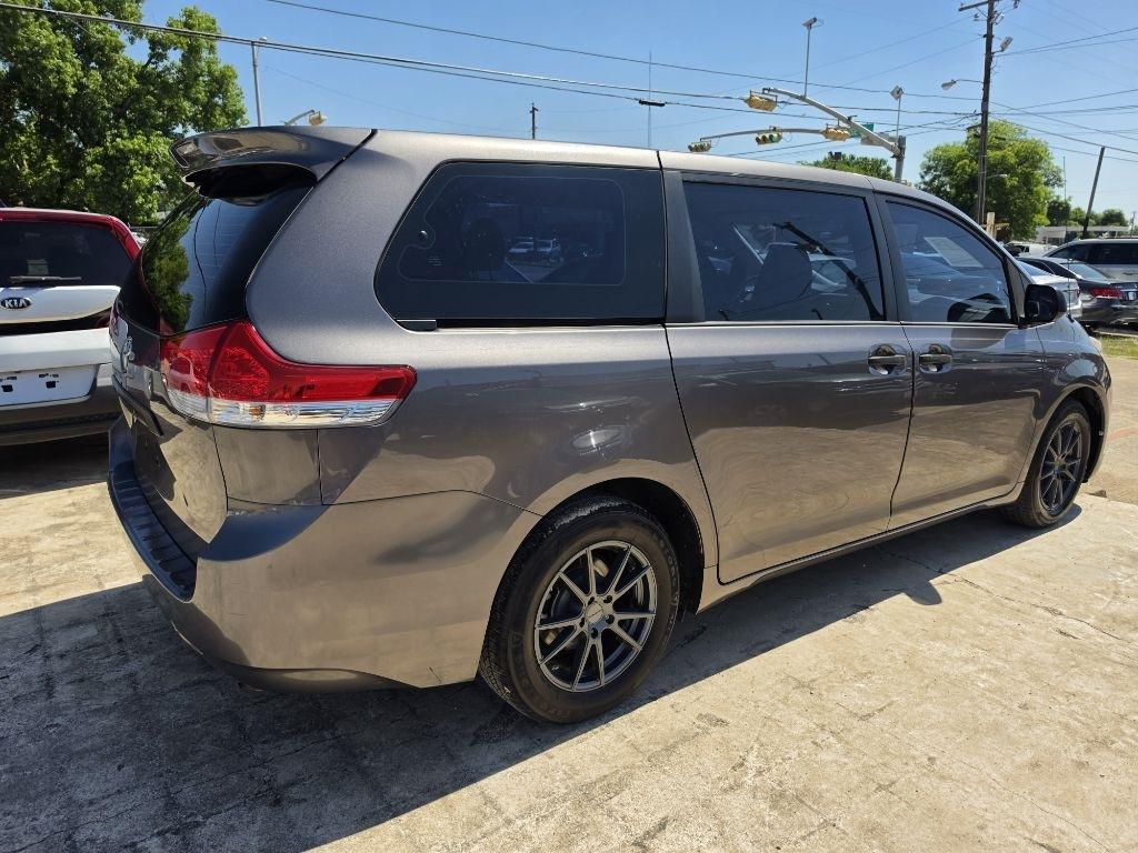 Toyota Sienna  2014