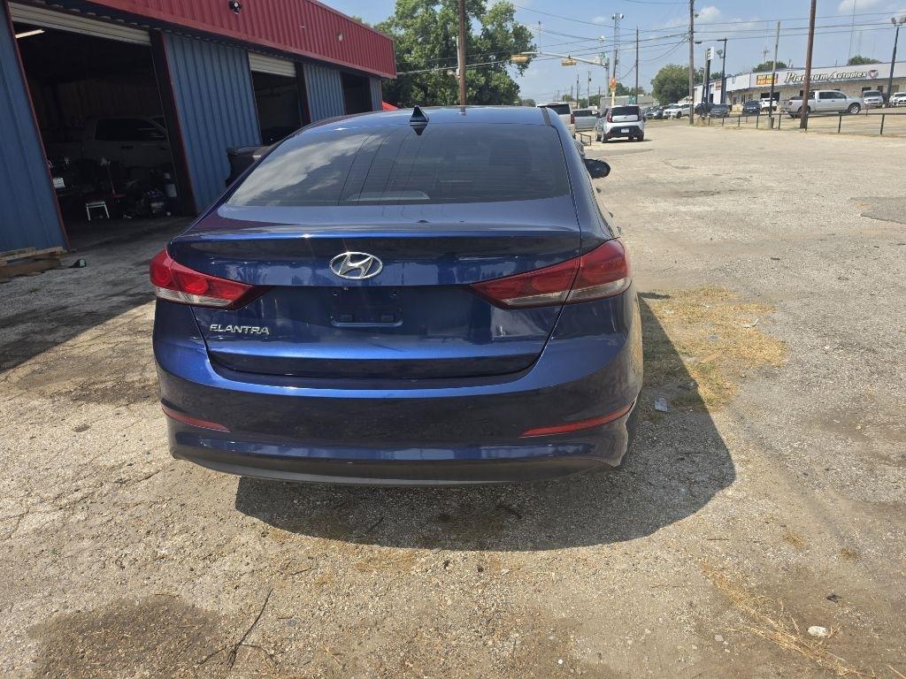 Hyundai Elantra  2017
