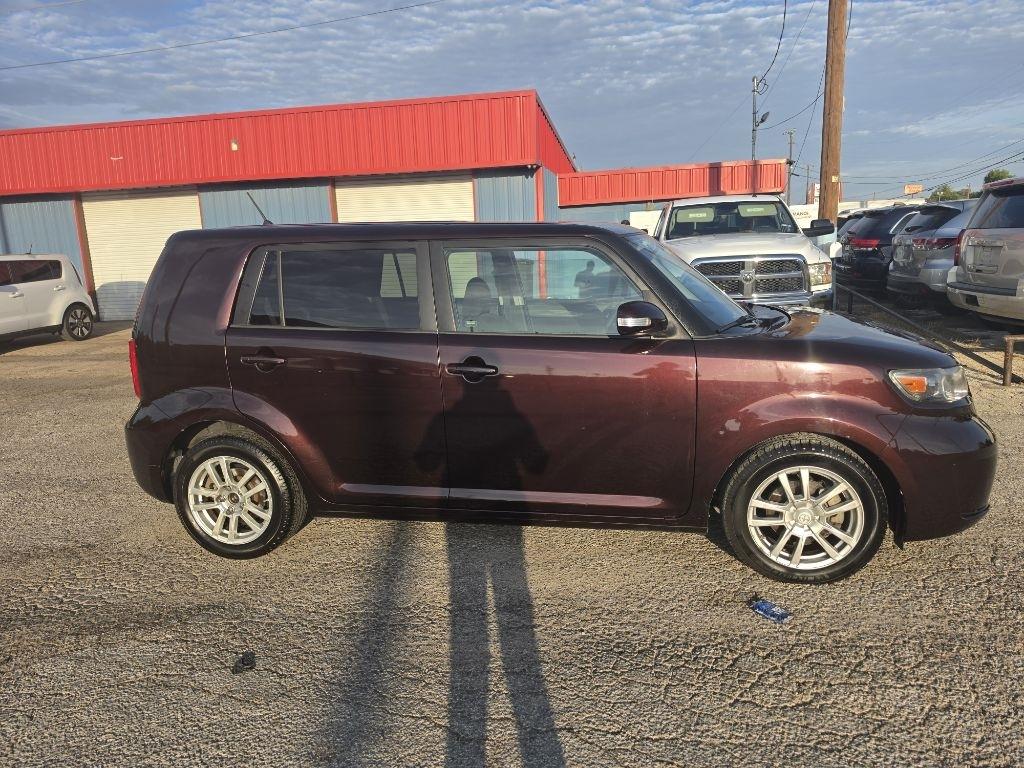 Toyota Scion xB photo 3