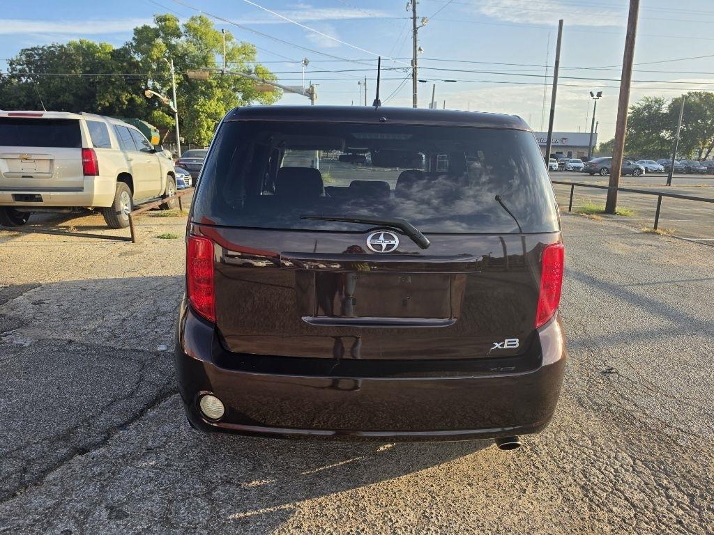 Toyota Scion xB photo 6