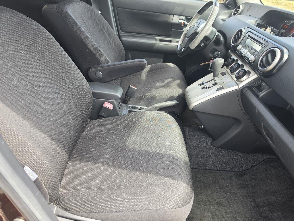 Toyota Scion xB photo 12