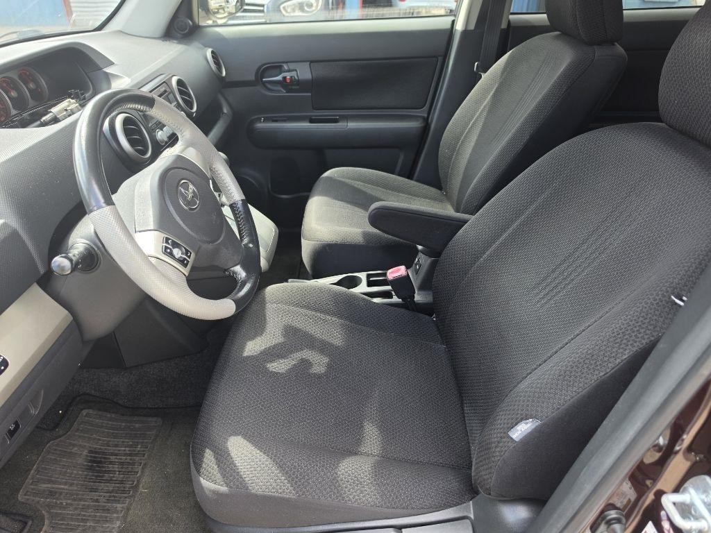 Toyota Scion xB photo 14