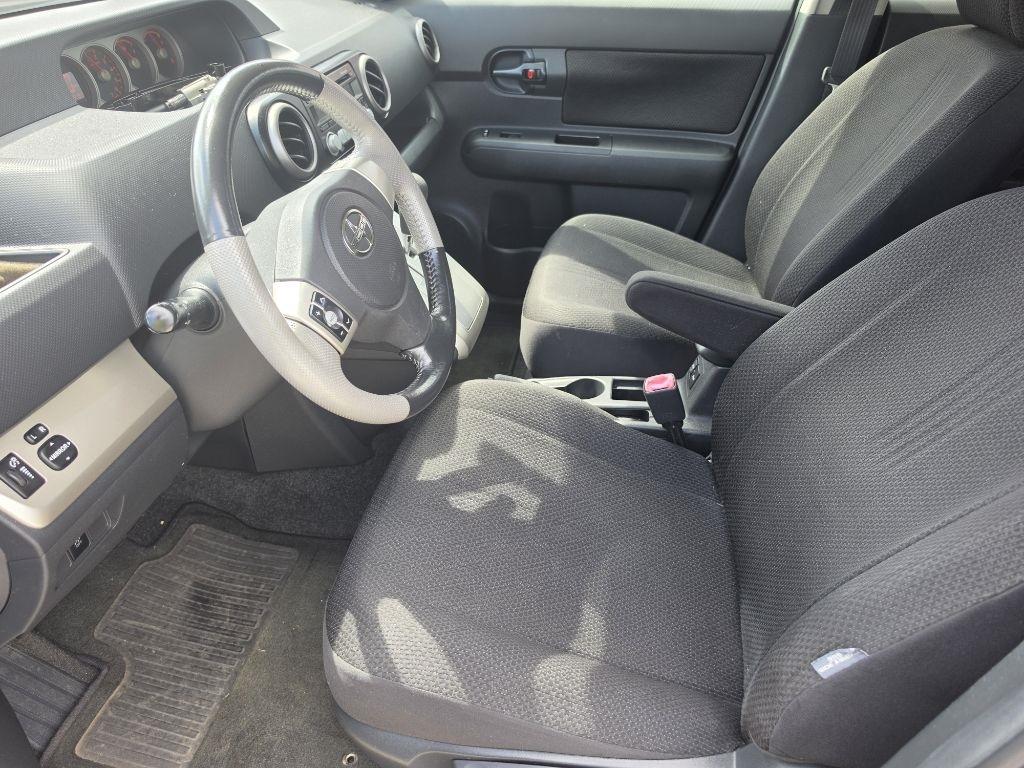 Toyota Scion xB photo 15