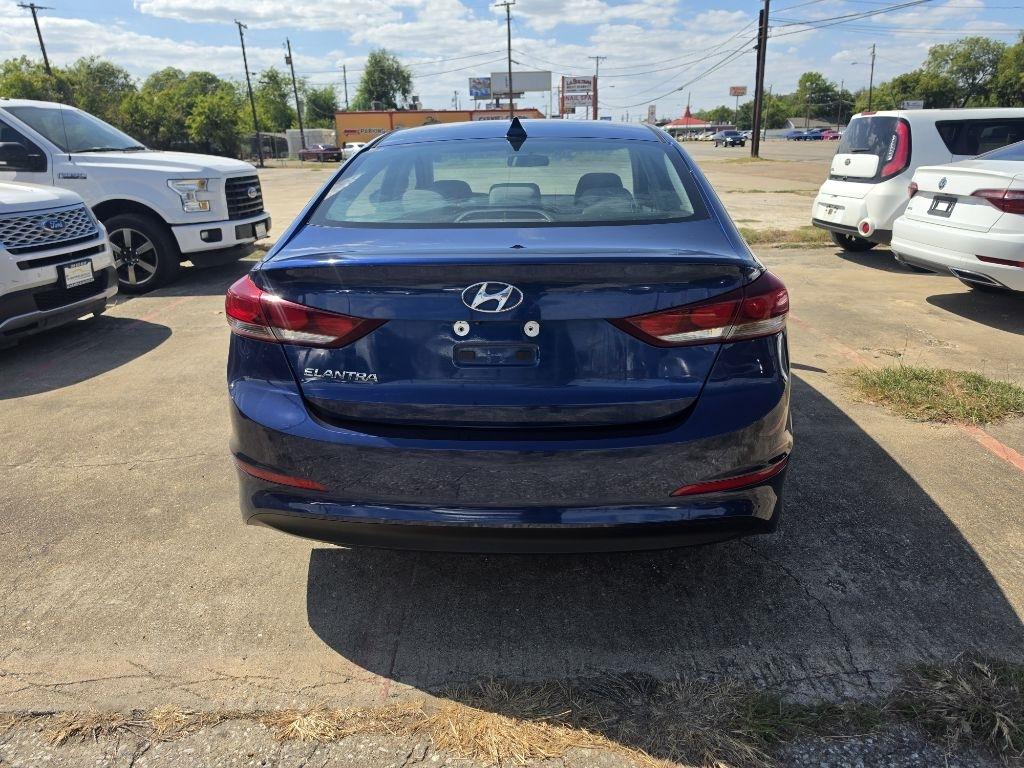 Hyundai Elantra  2018