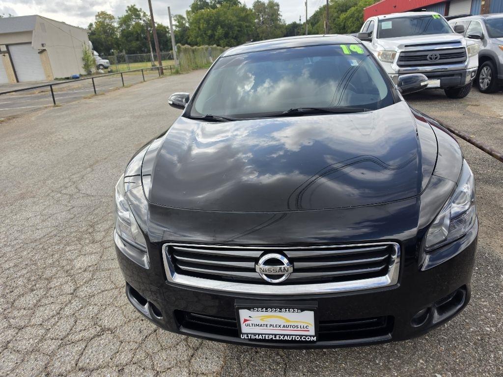 Nissan Maxima photo 2