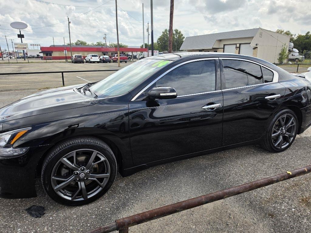 Nissan Maxima photo 3