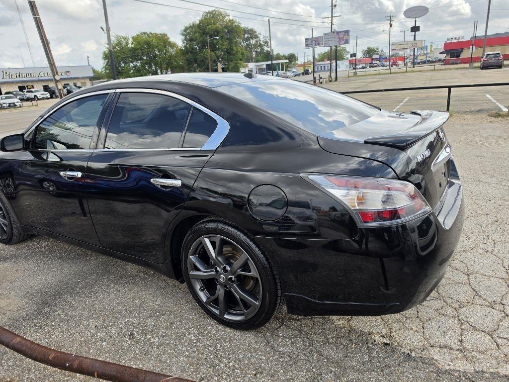 Nissan Maxima photo 5