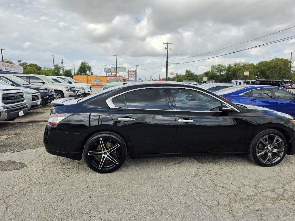 Nissan Maxima photo 9