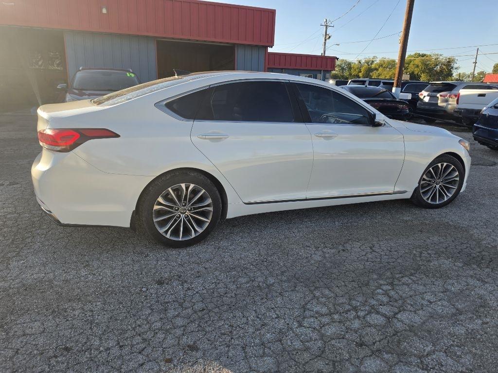Hyundai Genesis photo 5