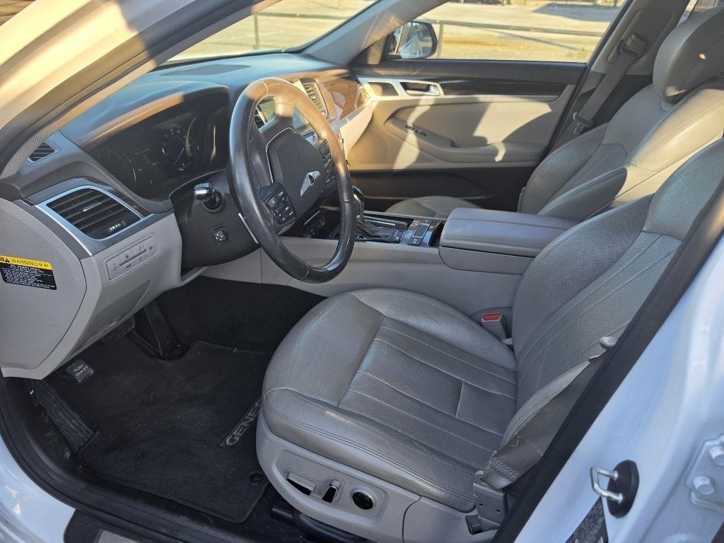 Hyundai Genesis photo 11