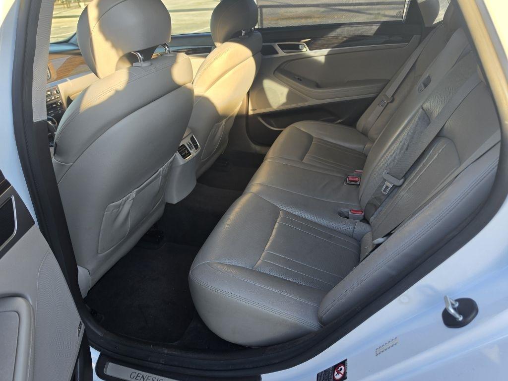 Hyundai Genesis photo 13