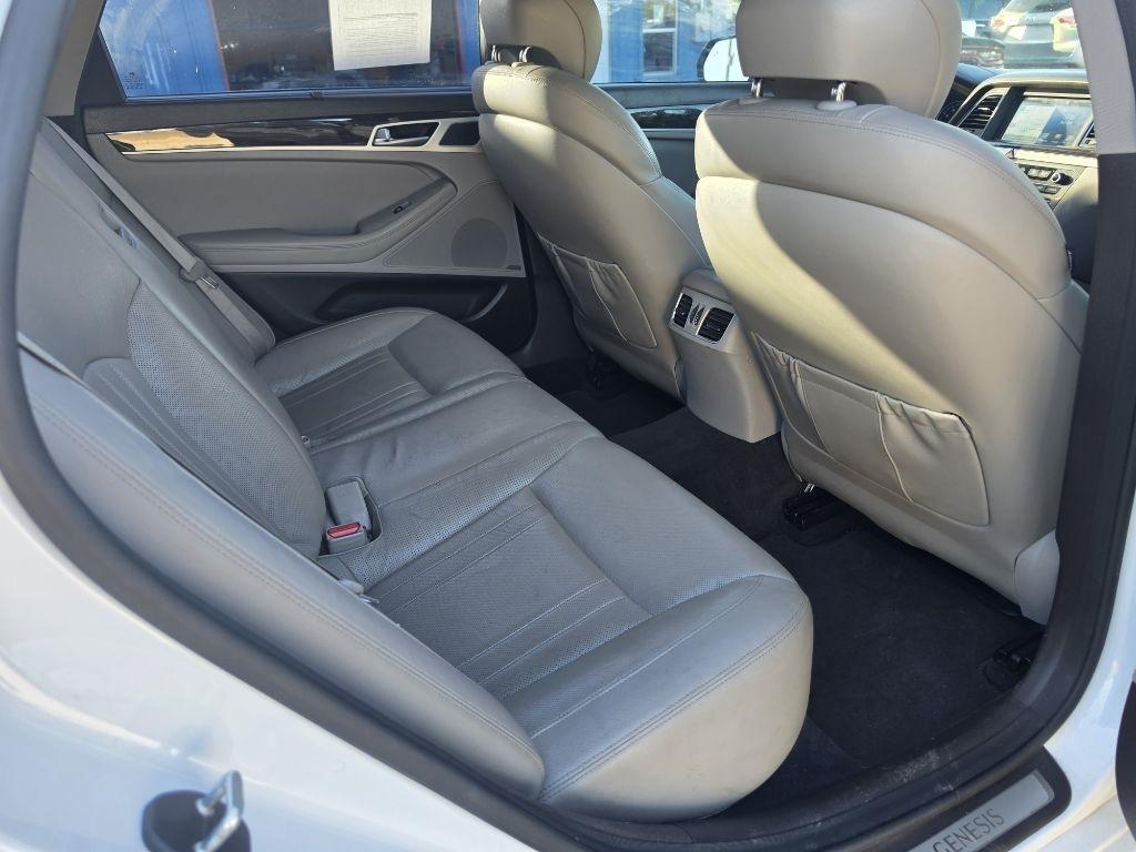 Hyundai Genesis photo 16